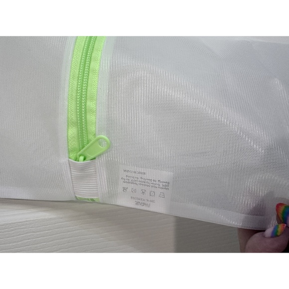 Bagail Laundry Bags with Zippers 2 at 15x19 and 1 at 22x24 Never Been Used - Picture 2 of 4